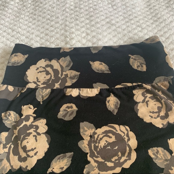 Cute & Classy Black with Beige Floral Skirt by Talula - Picture 7 of 11